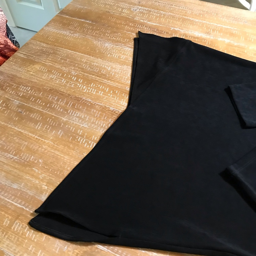 Solid black tunic - Picture 2 of 5